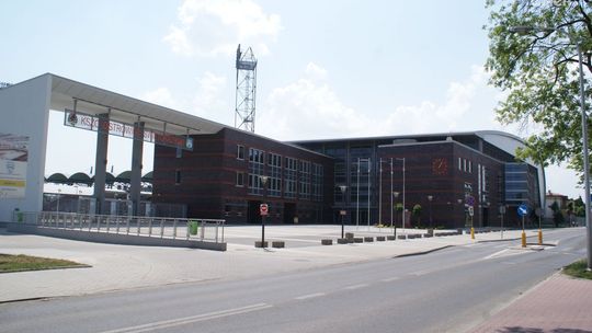 Otwierają się hale, boiska i stadiony