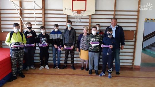 Ożarów. Kolejny sprzęt komputerowy dla uczniów