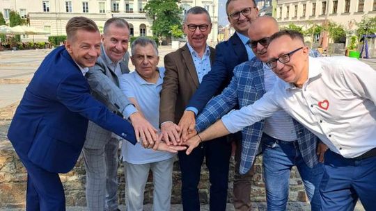 Pakt Senacki odkrył karty. Prezentacja na kieleckim Rynku.