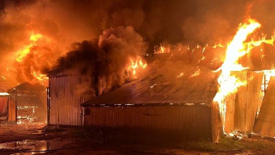 Paliło się gospodarstwo. Ranny właściciel