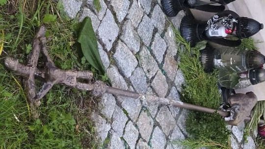 Papieżowi urwano rękę wraz z pastorałem - zniszczono pomnik Jana Pawła II