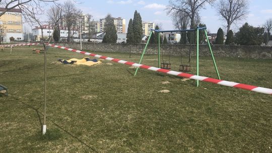 Park Miejski i place zabaw zamknięte