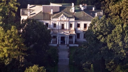 Park przy pałacu w Częstocicach odzyskuje blask 