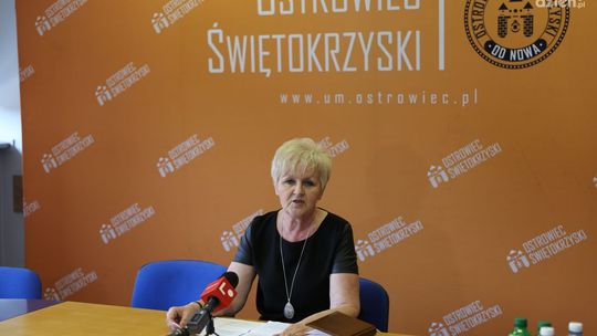 PCPR zamknięte dla interesantów. Pracownicy szyją maseczki ochronne