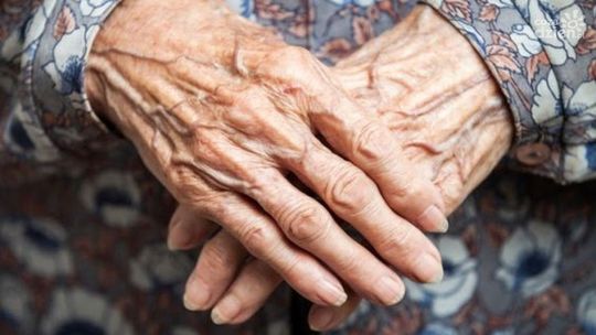 Perfidne oszustwo w Kielcach. Seniorka okradziona na kwotę 25 tysięcy złotych