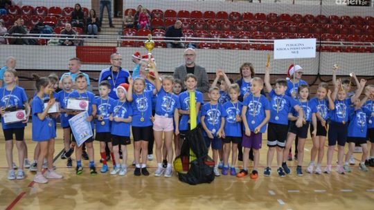 Piątka zwyciężyła w Turnieju Gier i Zabaw
