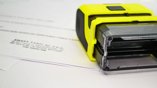 Pieczątka na miarę XXI wieku – jak działa kreator online i dlaczego to się opłaca?