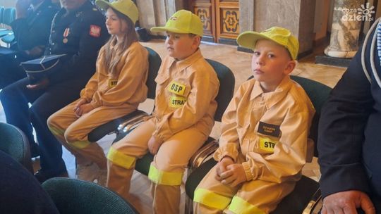 Pierwsze umowy w ramach programu „Strażacy Jutra” przekazane Pierwsze umowy w ramach programu „Strażacy Jutra” przekazane