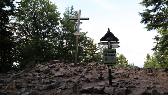 Pierwszy polski znak geodezyjny ze szczytu Łysicy zostanie odbudowany
