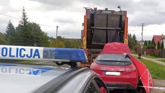 Pijana wjechała w śmieciarkę. Pracownik firmy porządkowej trafił do szpitala