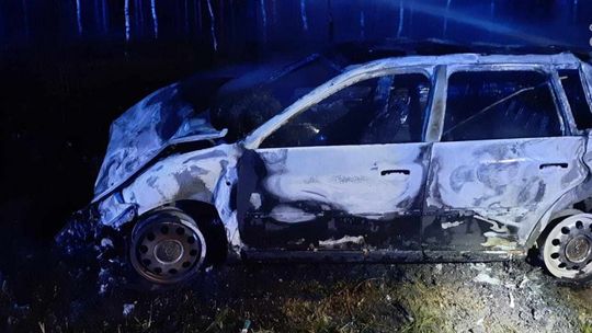 Pijany kierowca wjechał do rowu, wyleciał przez szybę