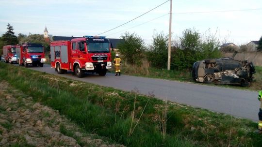 Pijany kierowca wyleciał z auta. Lądował śmigłowiec LPR