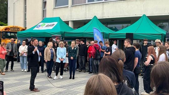 Piknik zawodów deficytowych w Kielcach zachęcał młodzież do wyboru szkolnictwa branżowego
