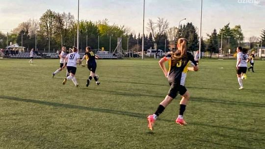 Piłkarki KSZO umocniły się na pozycji lidera