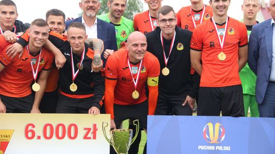 Piłkarze KSZO wracali z pucharem
