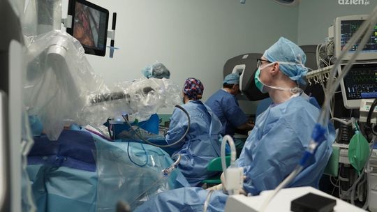 Pionierska operacja robotycznej histerektomii w Świętokrzyskim Centrum Onkologii