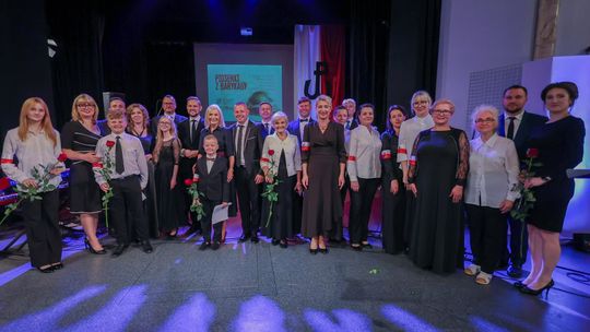 „Piosenki z Barykady” wybrzmiały w WDK. Kielczanie wspólnie oddali hołd bohaterom Powstania Warszawskiego