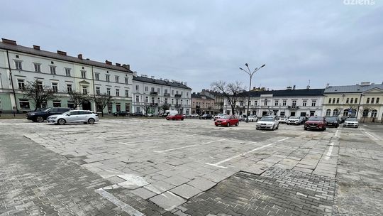 Plac Wolności w Kielcach wypięknieje