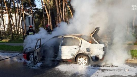 Płonący samochód w Ostrowcu Św.