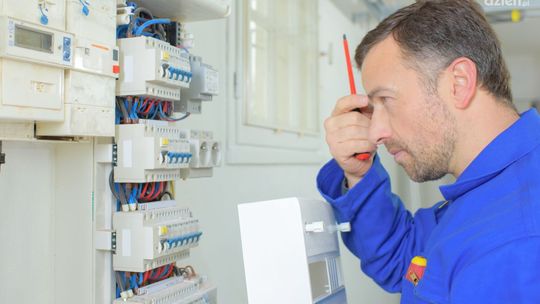 Plusy dodatkowych zabezpieczeń przepięciowych