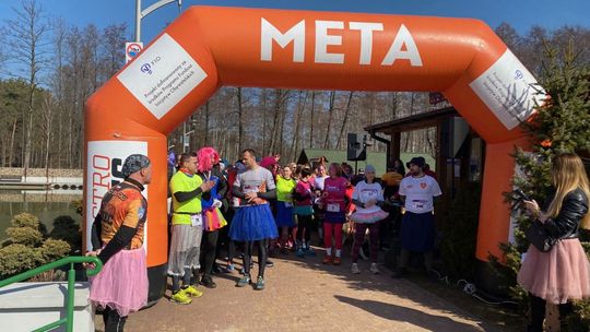 Pobiegli w spódnicach i pomogli Roksanie