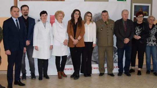 Poborowi z powiatu ostrowieckiego stawiają się przed komisją kwalifikacyjną 