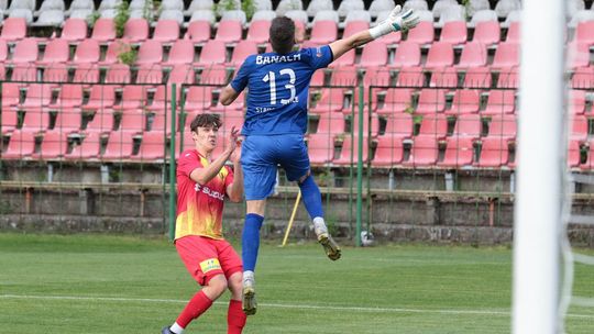 Podpatruje Kevina de Bruyne i Piotra Zielińskiego. Celuje w awans do trzeciej ligi