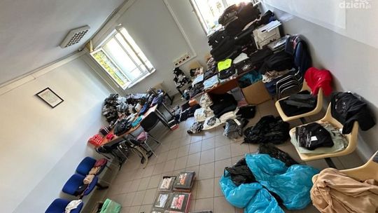 Podrobione towary zdjęte z targowiska pod Kielcami
