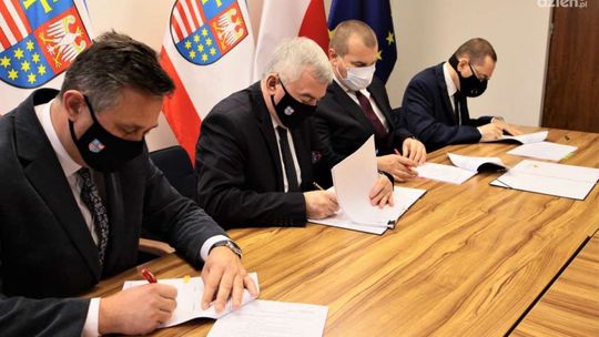 POLEREGIO nadal będzie wozić pasażerów ze świętokrzyskiego