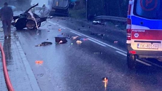 Policja szuka świadków tragicznego wypadku w Starej Słupi, w wyniku którego zginęły cztery młode osoby 