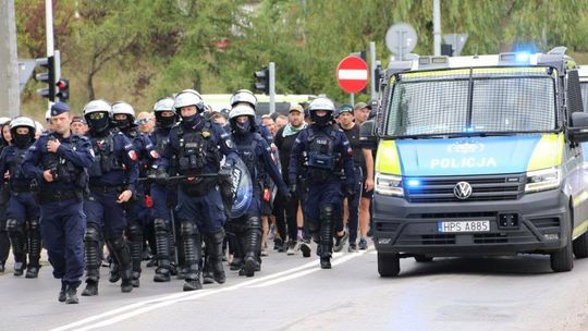 Policja zabezpieczała mecz Korony II Kielce z Radomiakiem. Dwóch kibiców zatrzymanych