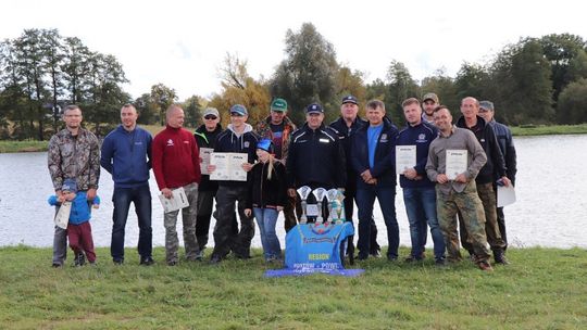 Policjanci chwycili za wędki