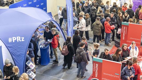 Politechnika Rzeszowska na Targach Edukacji i Biznesu w Starachowicach