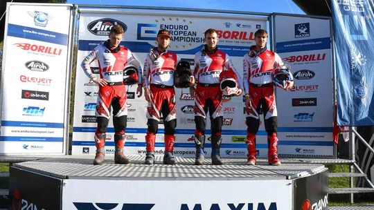 Pomimo kontuzji udało mu się zająć drugie miejsce w motocyklowych rajdach enduro