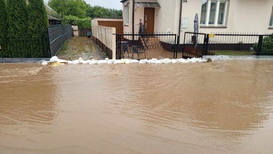 Pomoc dla powodzian z gminy Ćmielów przybiera nietypowe formy 