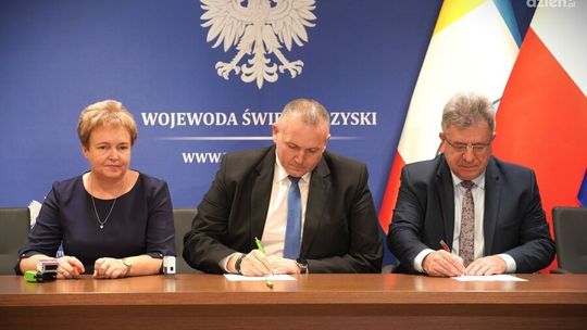 Ponad 1,5 miliona złotych na odbudowę dróg w regionie. Gmina Tarłów wśród beneficjentów
