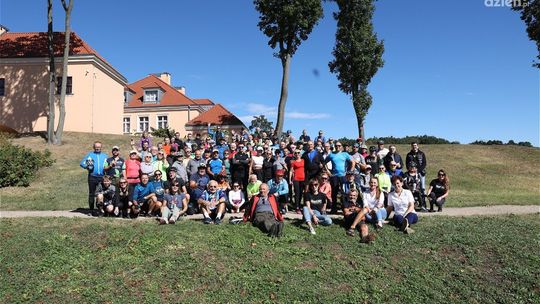 Ponad 100 rowerzystów pojechało z nami do Chęcin