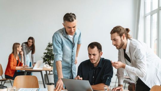 Poradnik finansowy dla startupów: Tworzenie strony internetowej w ograniczonym budżecie