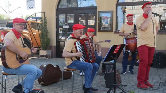 Posłuchaj folkloru w centrum Kielc — Kapela SCYZORY z letnią trasą uliczną