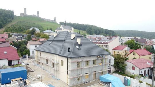 Postępują prace przy Centrum Pamięci i Kultury Żydowskiej w Chęcinach