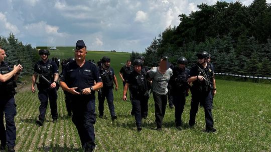 Poszukiwany 49-latek zatrzymany przez policję. Jest podejrzany o zabójstwo i usiłowanie zabójstwa
