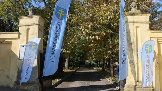 Powiat Kielecki dba o zabytki - rewitalizacja Zabytkowego Zespołu Pałacowego w Łopusznie