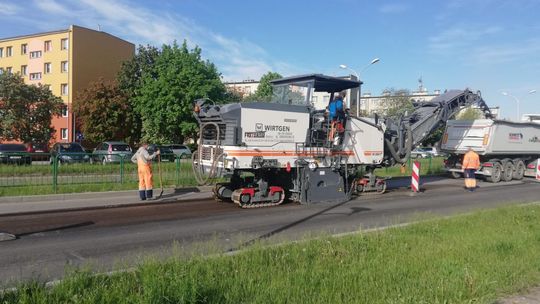 Powiat ostrowiecki. Remonty dróg idą pełną parą