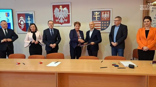 Powiat ostrowiecki z kolejnymi inwestycjami drogowymi 