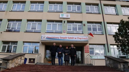 Powiatowy Zespół Szkół w Chęcinach: Inwestycje w Nowoczesną Edukację i Infrastruktura na Miarę Przyszłość