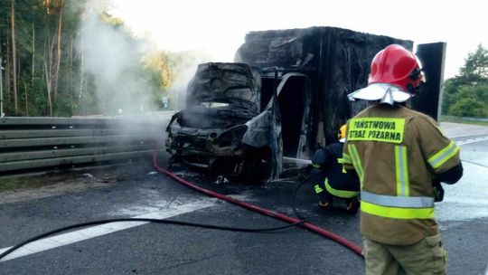 Pożar auta na DK 74 w Ćmińsku