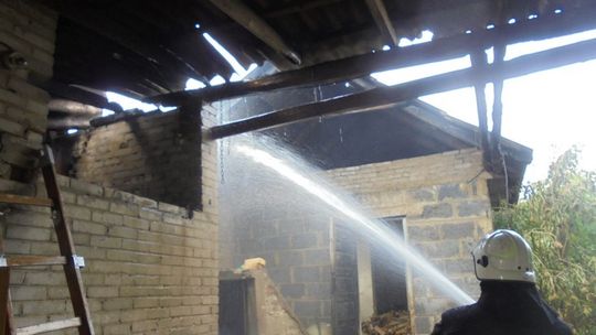 POŻAR BUDYNKÓW GOSPODARCZYCH W BUSZKOWICACH