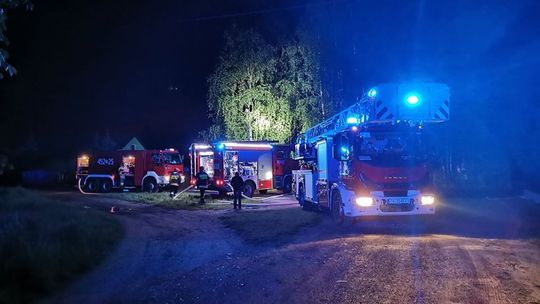 Pożar na ulicy Rzeczki w Ostrowcu Św. Pożar na ulicy Rzeczki w Ostrowcu Św.