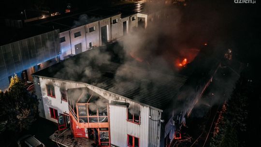 Pożar zakładów ZEMAX opanowany. Na miejscu nadal działa straż