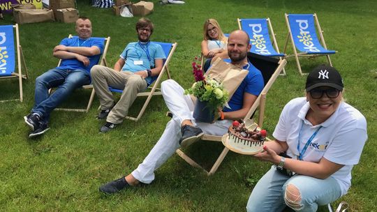 Prezes Radia Rekord zaskoczony przez ekipę Rekordowej Niespodzianki 